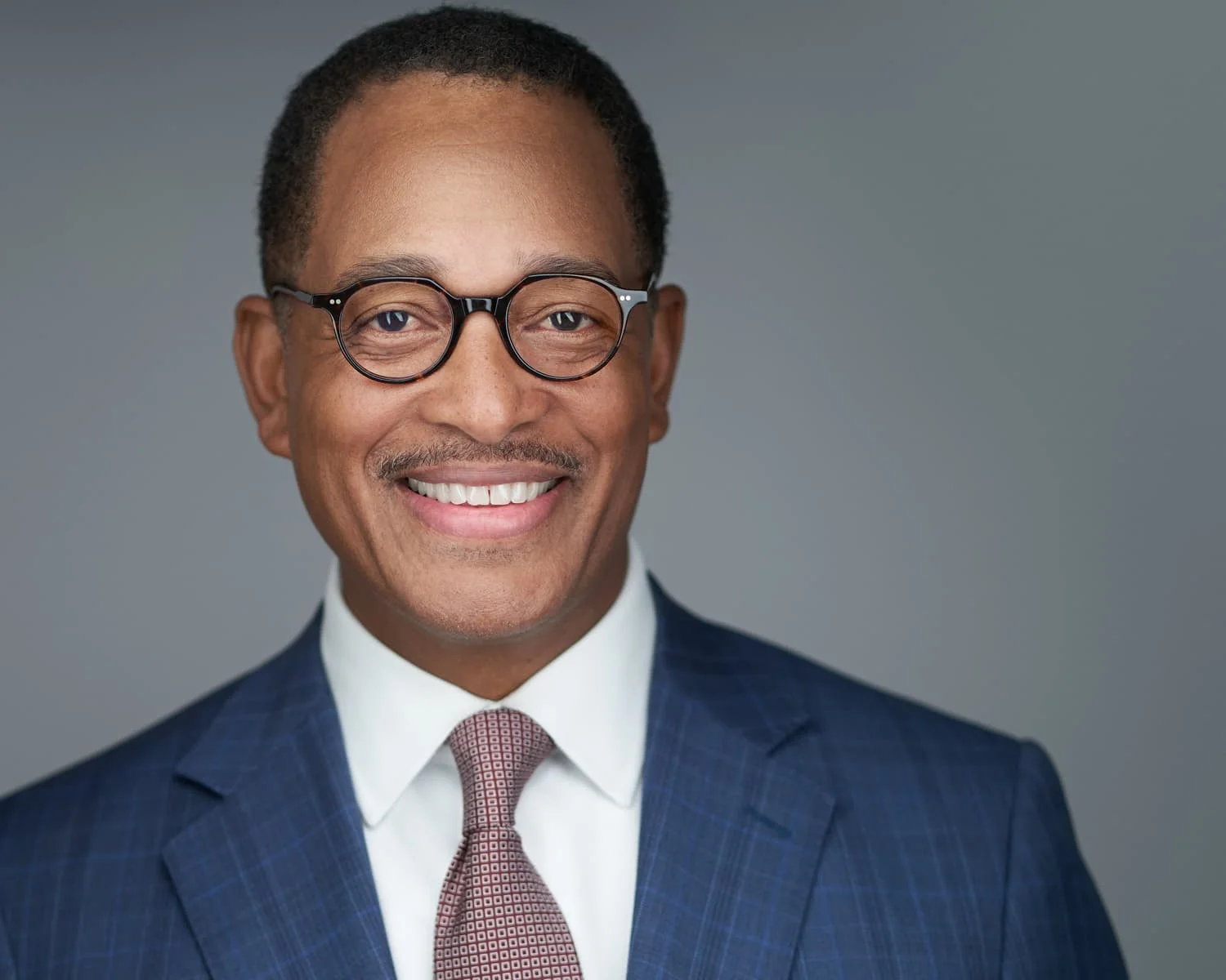 Professional corporate portraits Philadelphia - executive business headshot with clean background