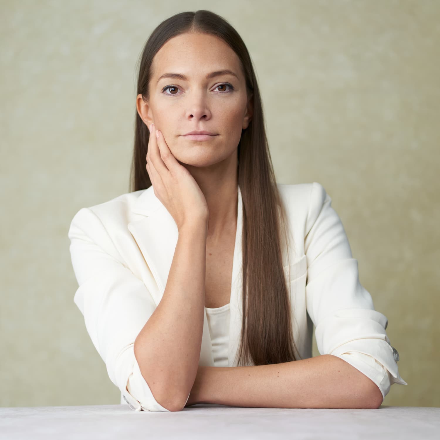 Full Body Headshots: What They Are and When You Need Them