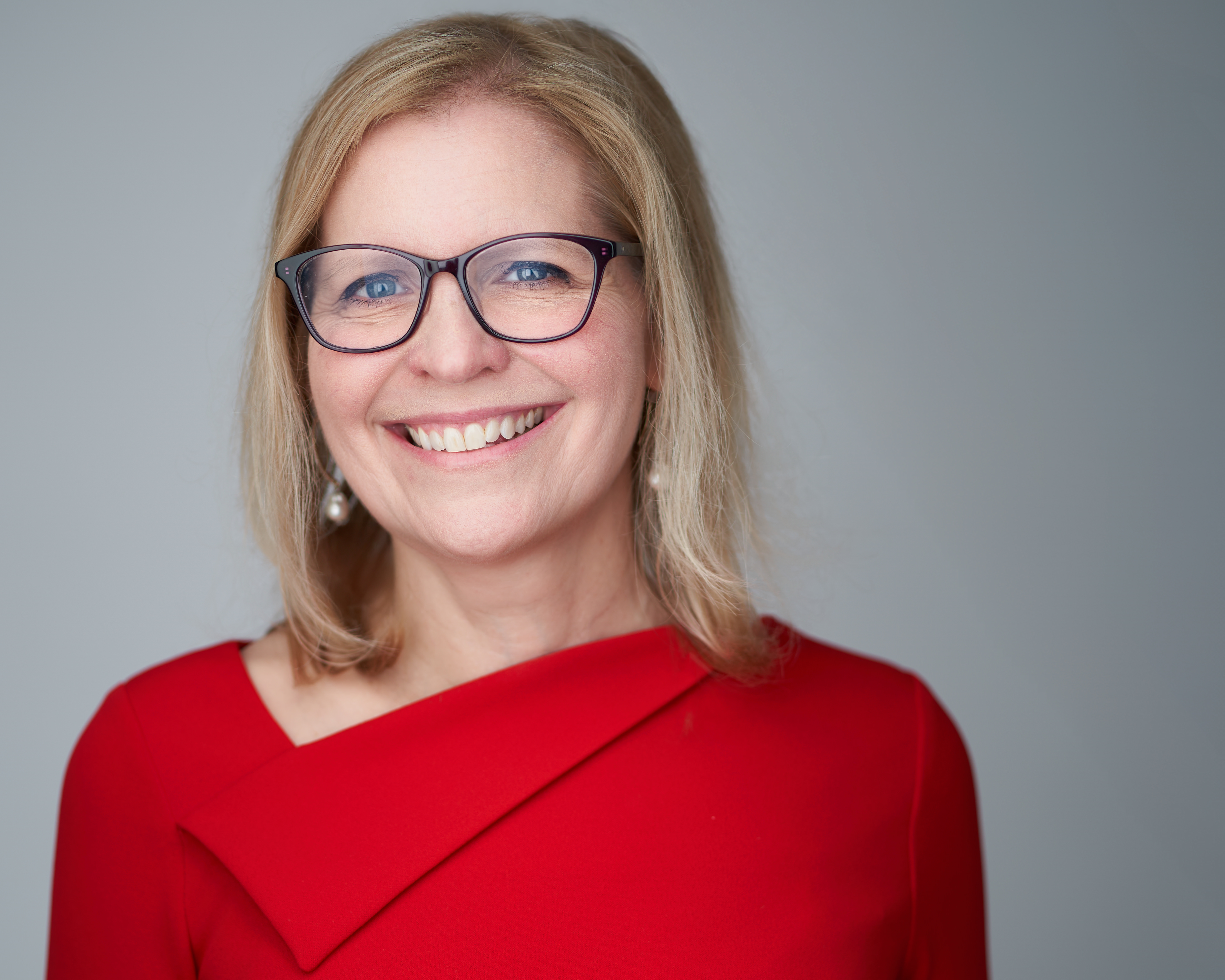 Shelly O'Donovan professional headshot Philadelphia - CEO of Authentic Influence Group, executive communication coach and Wharton Lecturer