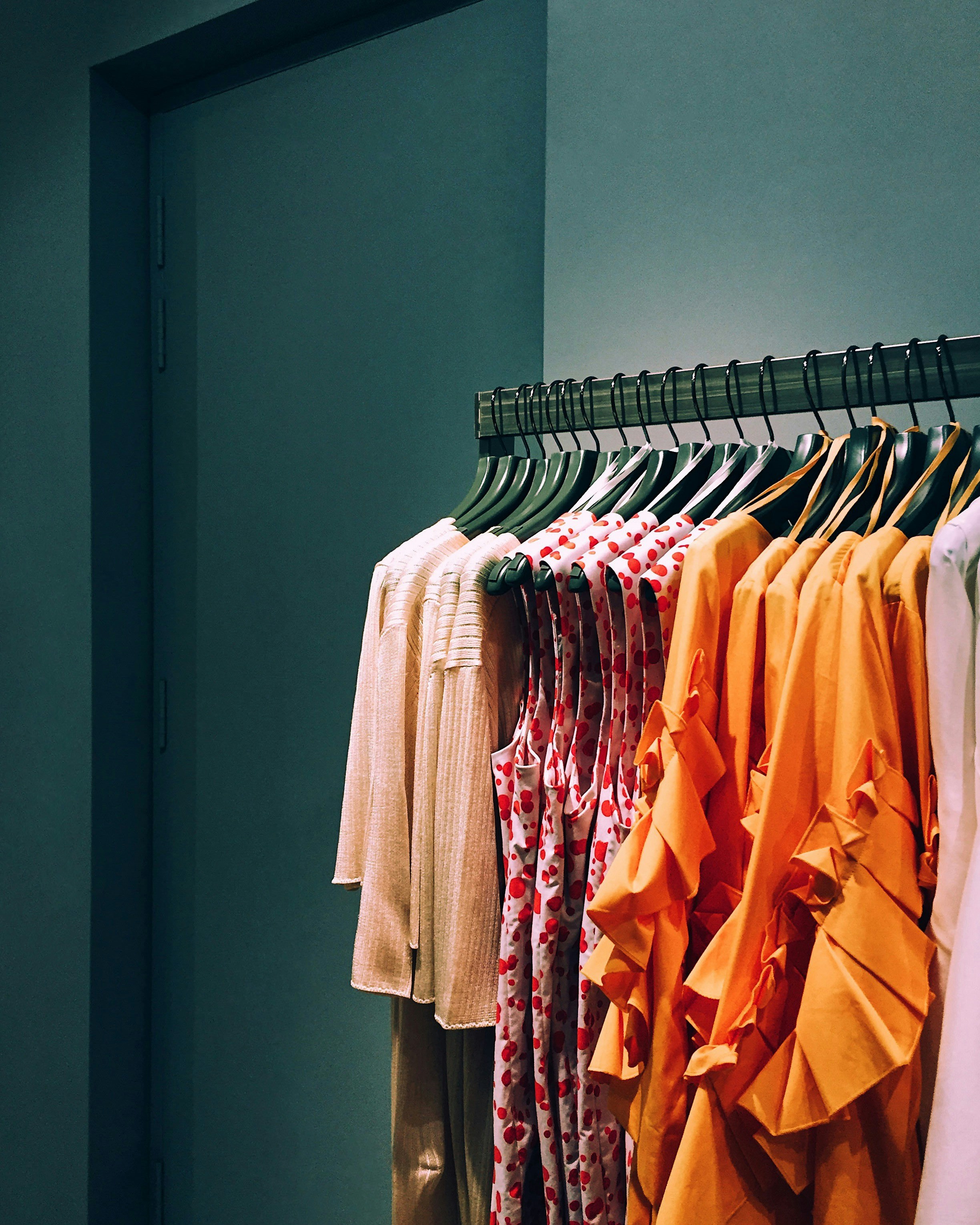 What to Bring to Your Headshot Session (Checklist)