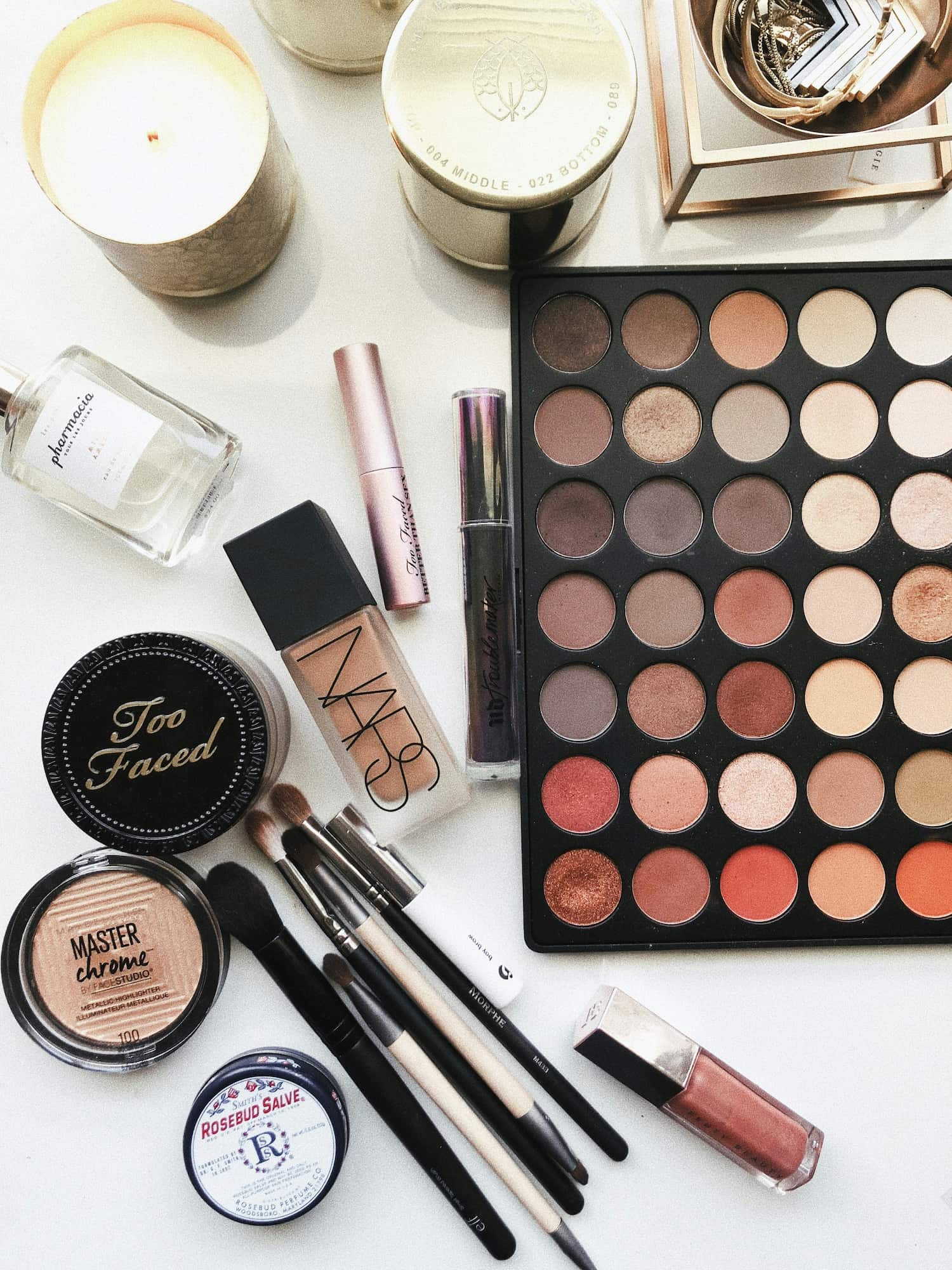 Makeup essentials for touch-ups during session