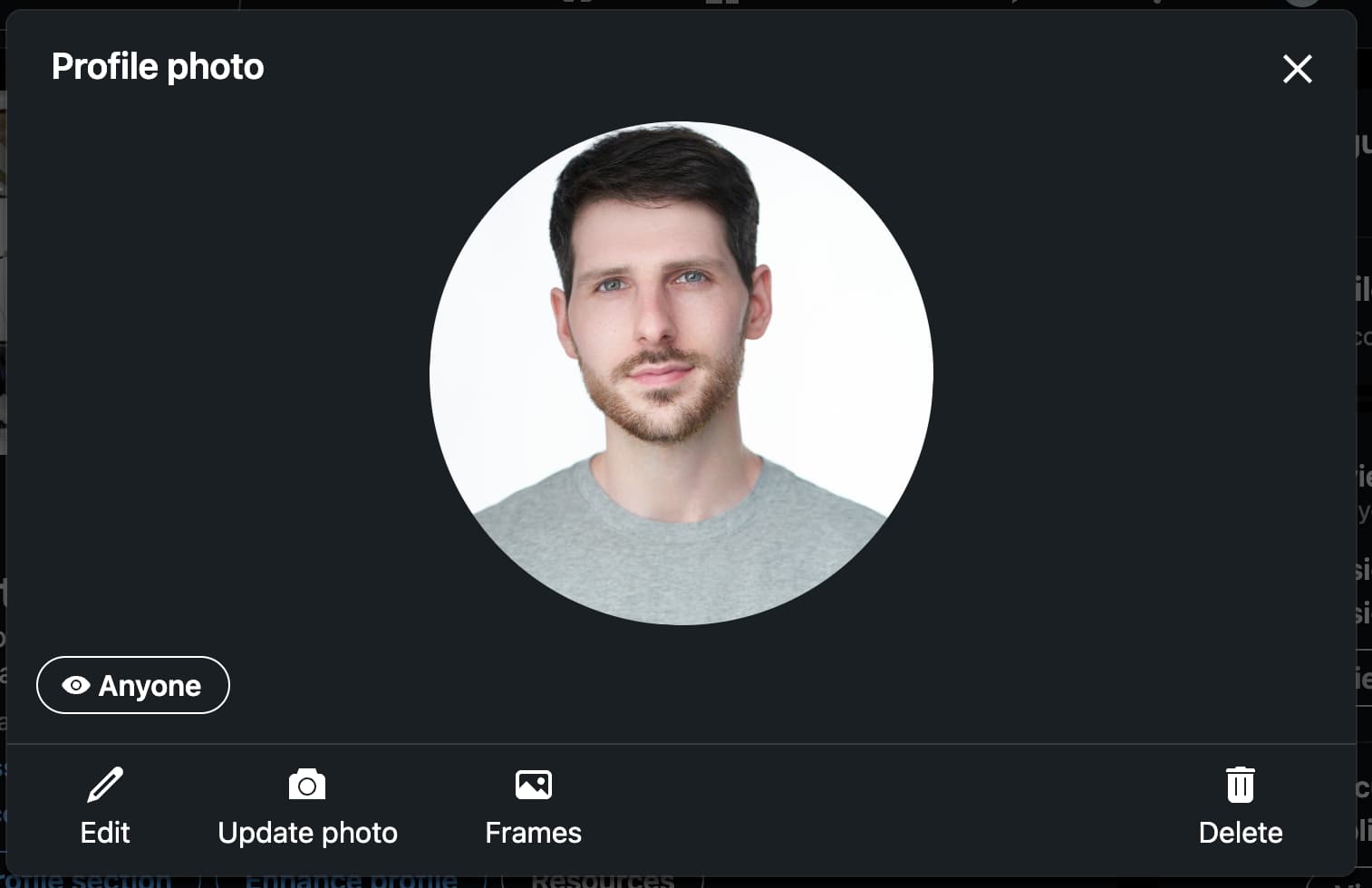 LinkedIn headshot cropping example showing circular crop and proper framing